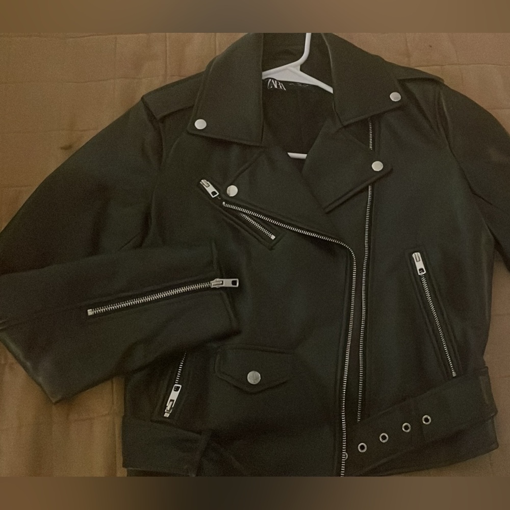 Black biker zara jacket size L NWT